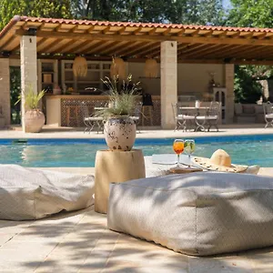 https://petrino-suites.hotelschalkidiki.net